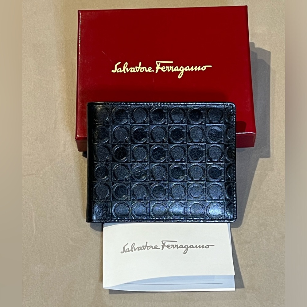 AUTHENTIC Salvatore Ferragamo men’s wallet.